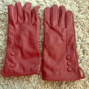 Leather gloves